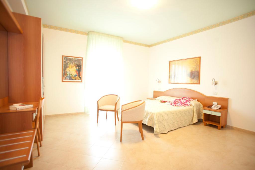 Oasiclub Hotel Vieste Ruang foto