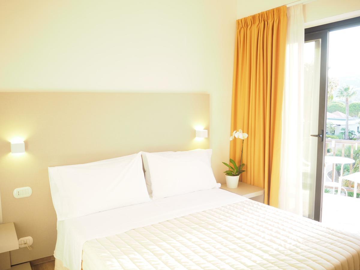 Oasiclub Hotel Vieste Bagian luar foto