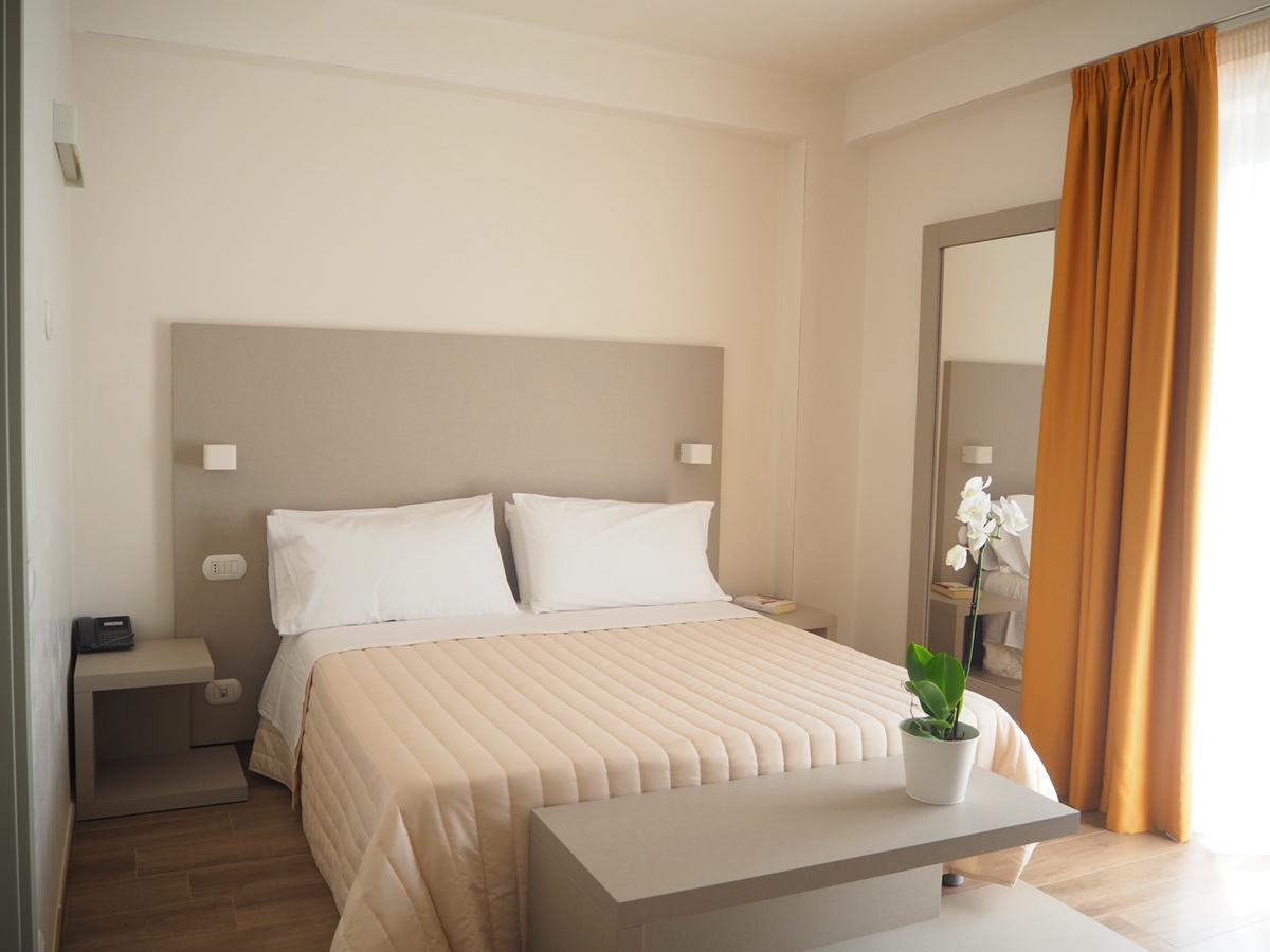Oasiclub Hotel Vieste Bagian luar foto