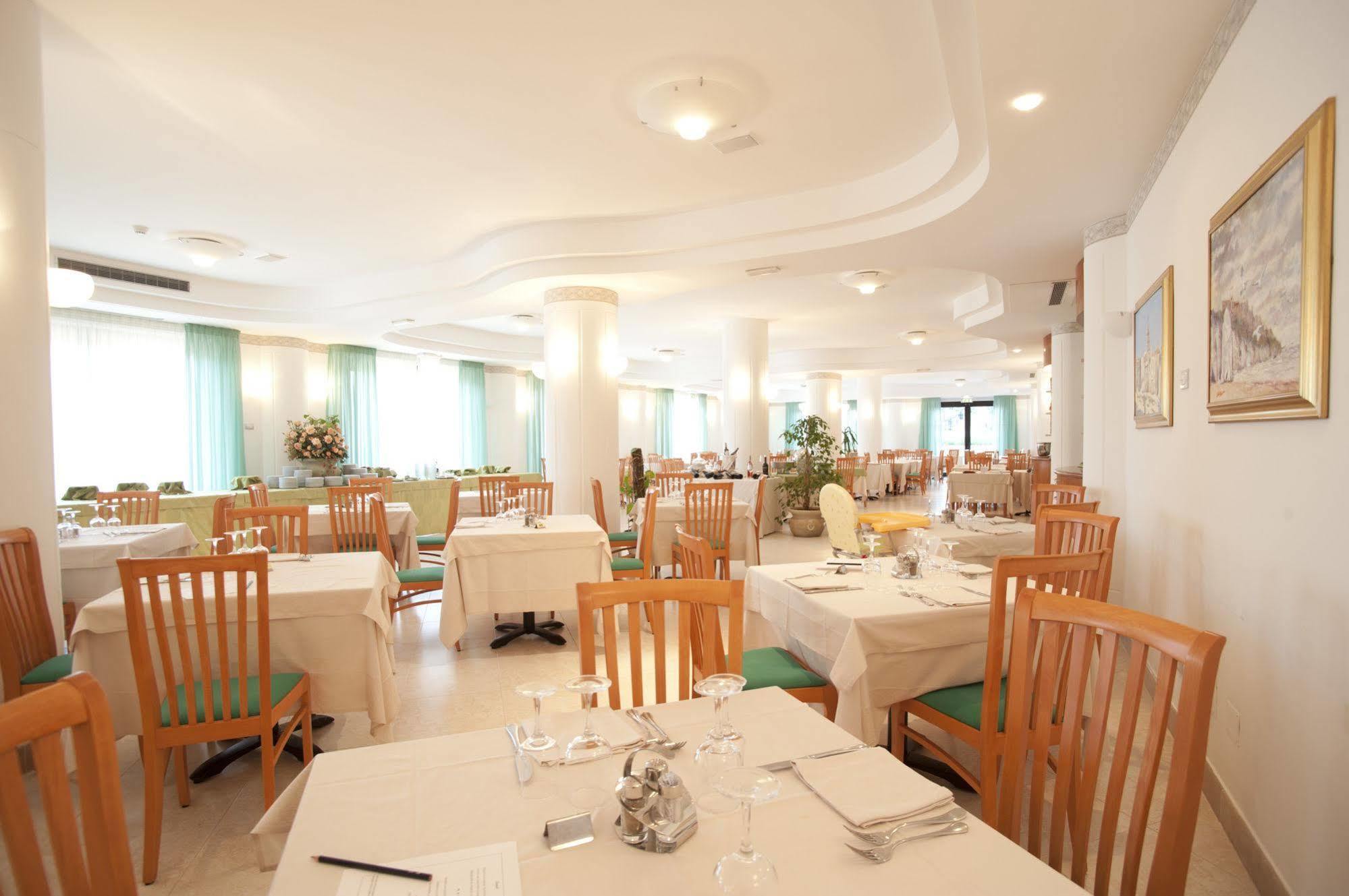 Oasiclub Hotel Vieste Bagian luar foto
