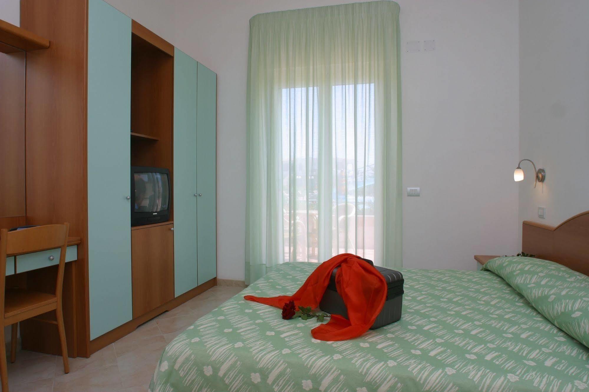 Oasiclub Hotel Vieste Bagian luar foto