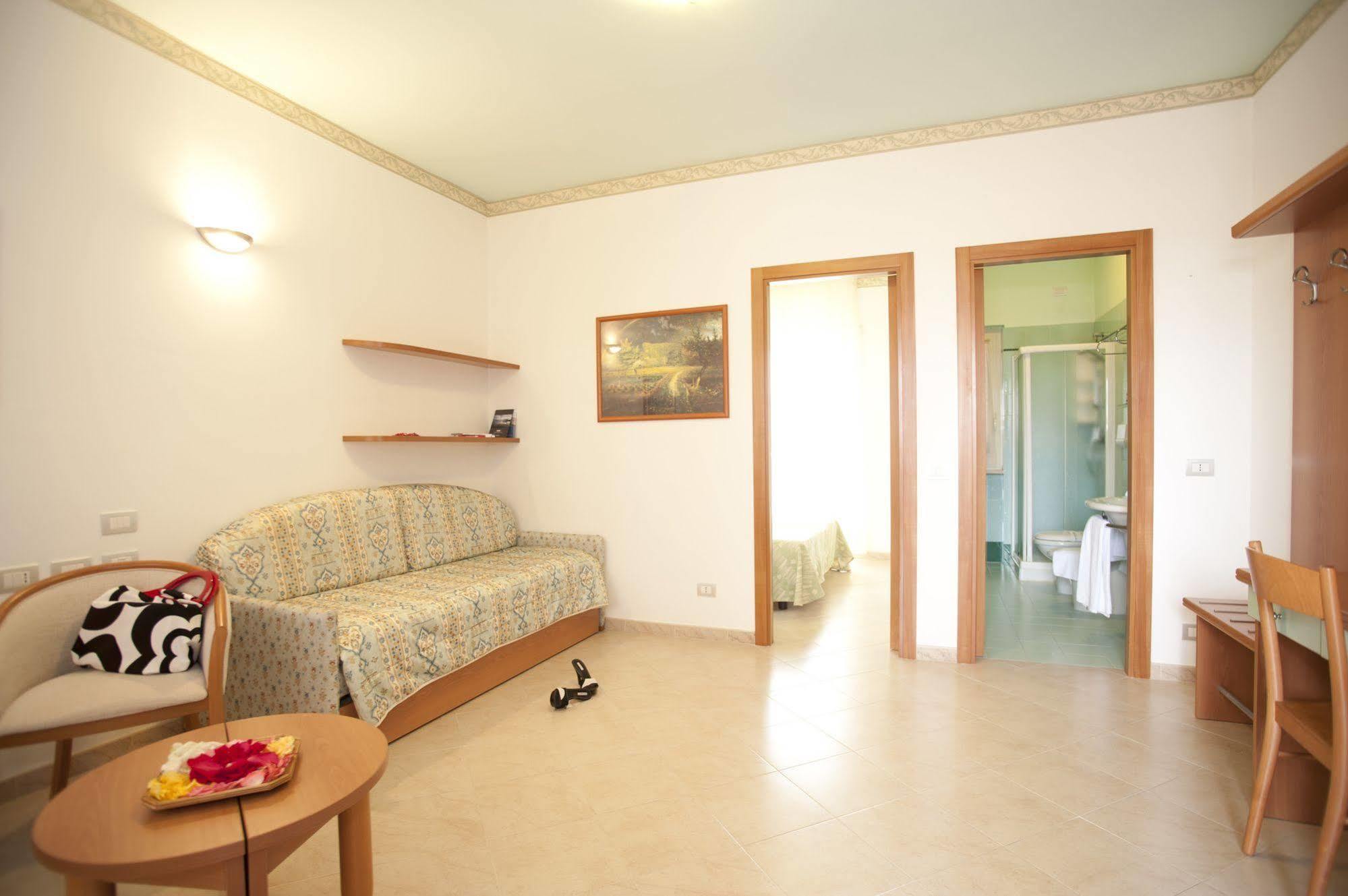 Oasiclub Hotel Vieste Bagian luar foto