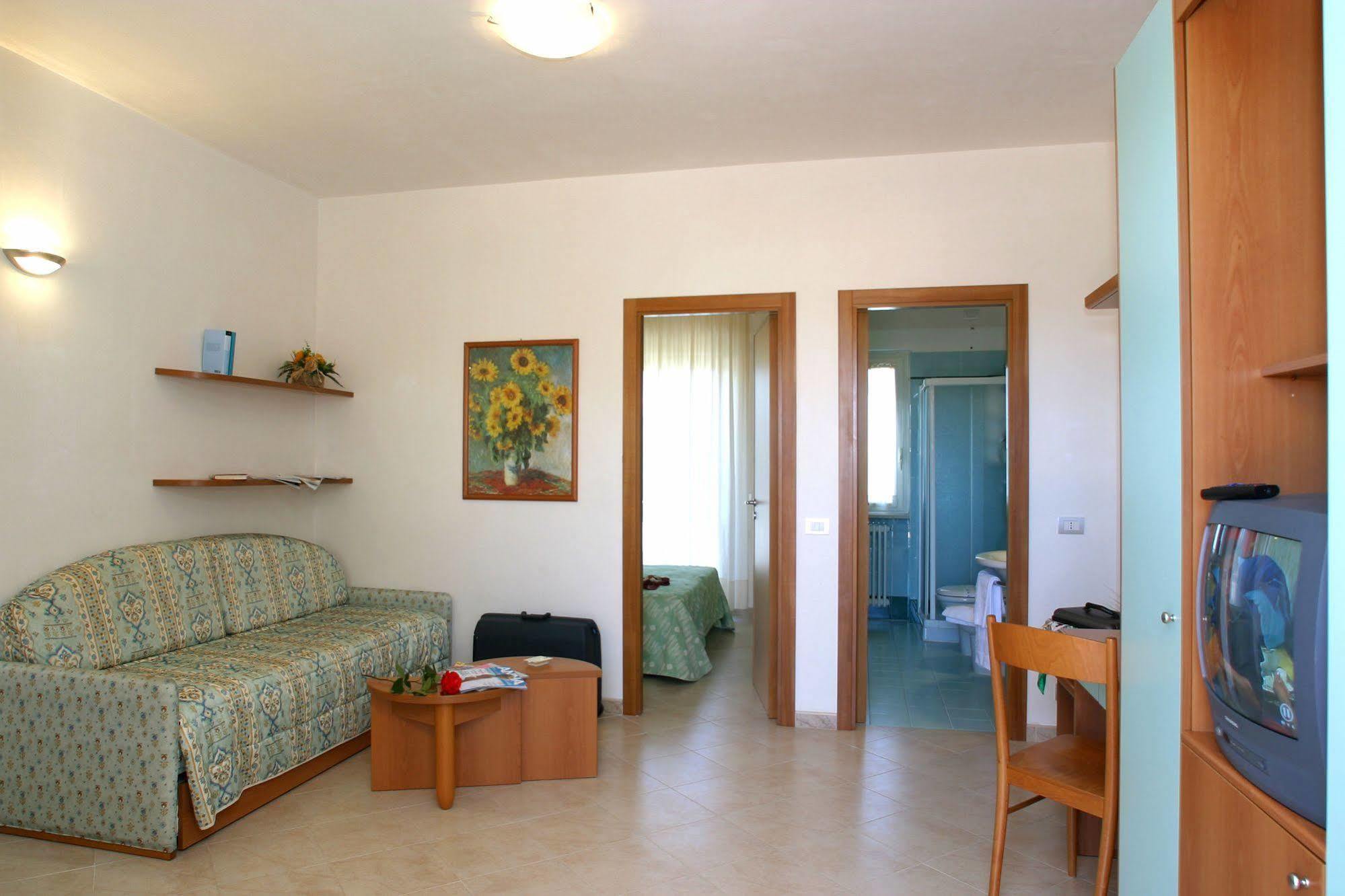 Oasiclub Hotel Vieste Bagian luar foto