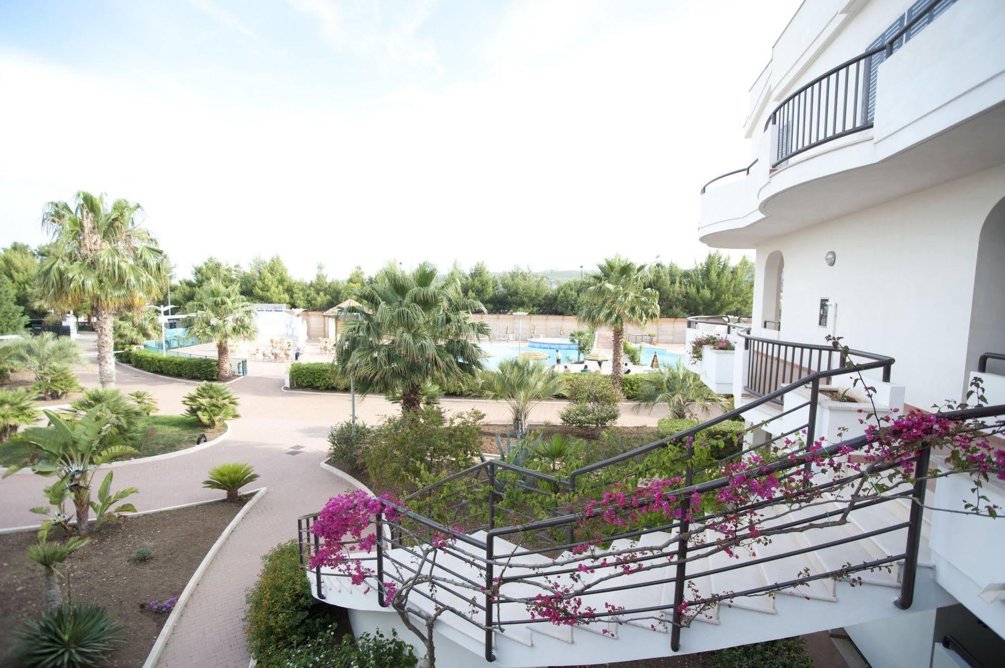 Oasiclub Hotel Vieste Bagian luar foto