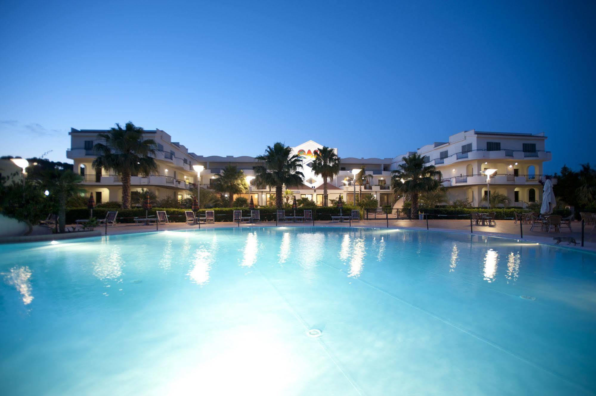 Oasiclub Hotel Vieste Bagian luar foto
