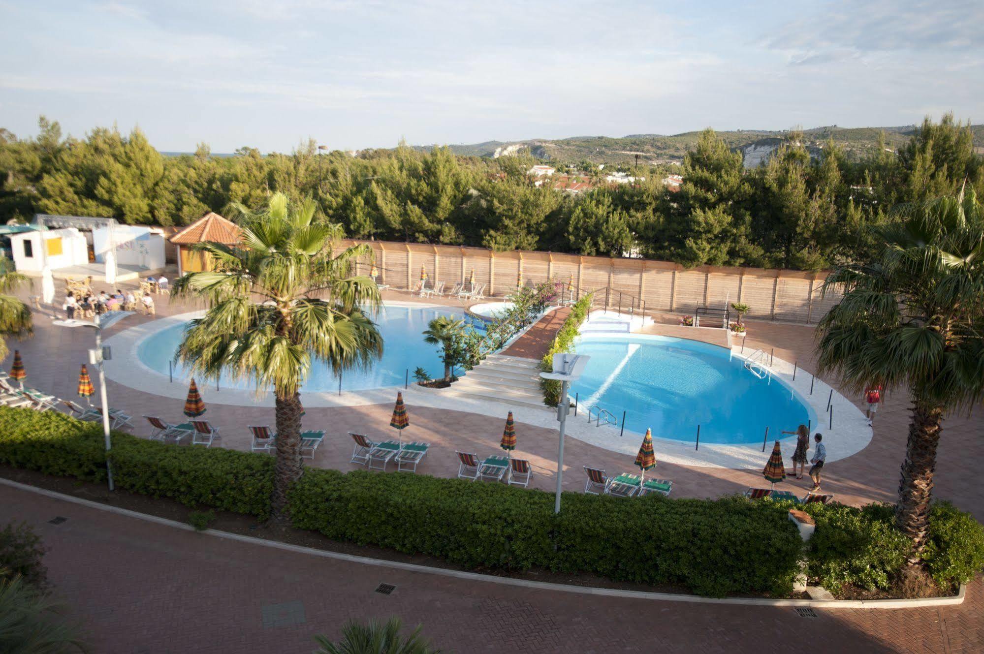 Oasiclub Hotel Vieste Bagian luar foto