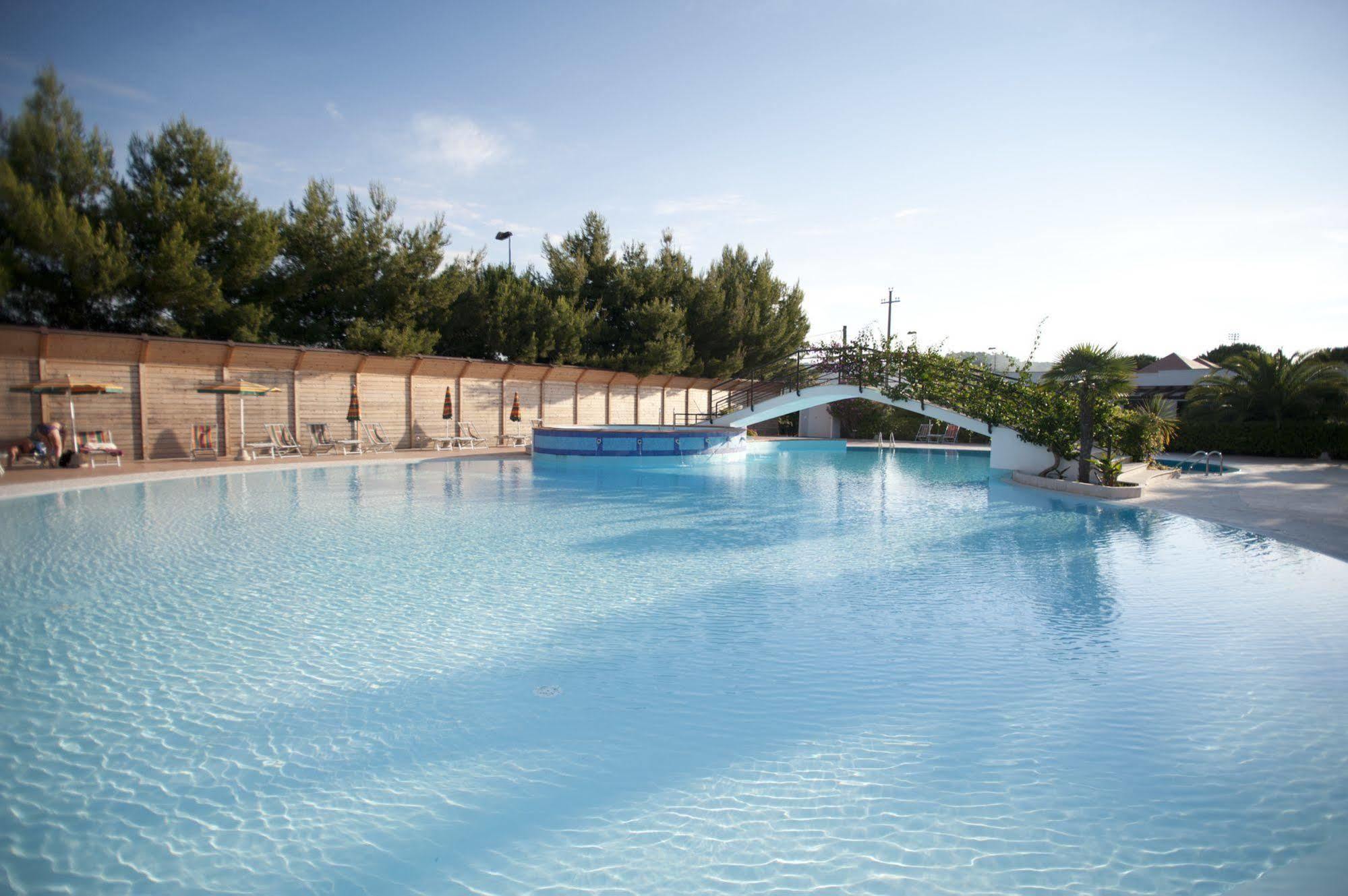 Oasiclub Hotel Vieste Bagian luar foto