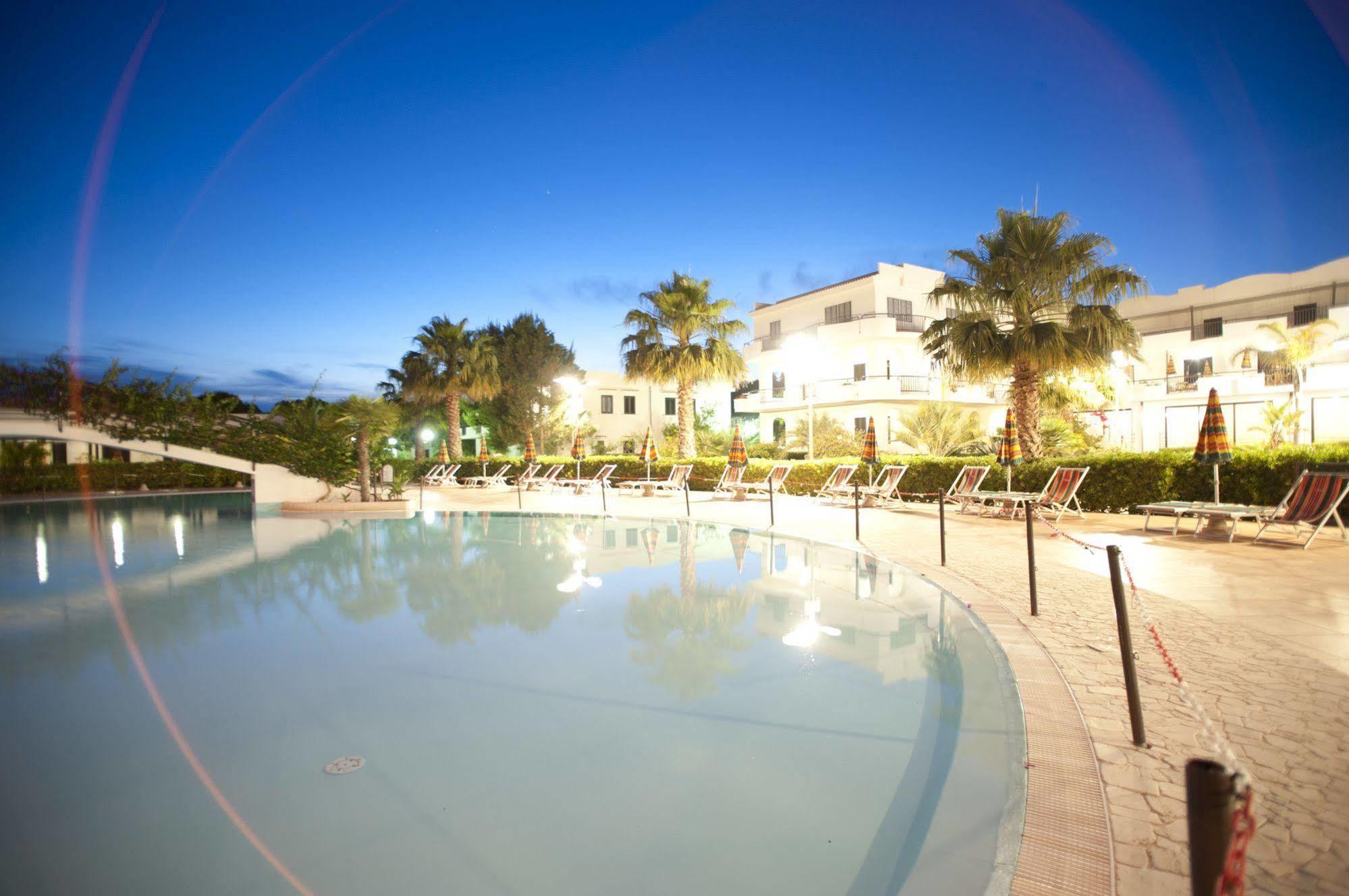 Oasiclub Hotel Vieste Bagian luar foto
