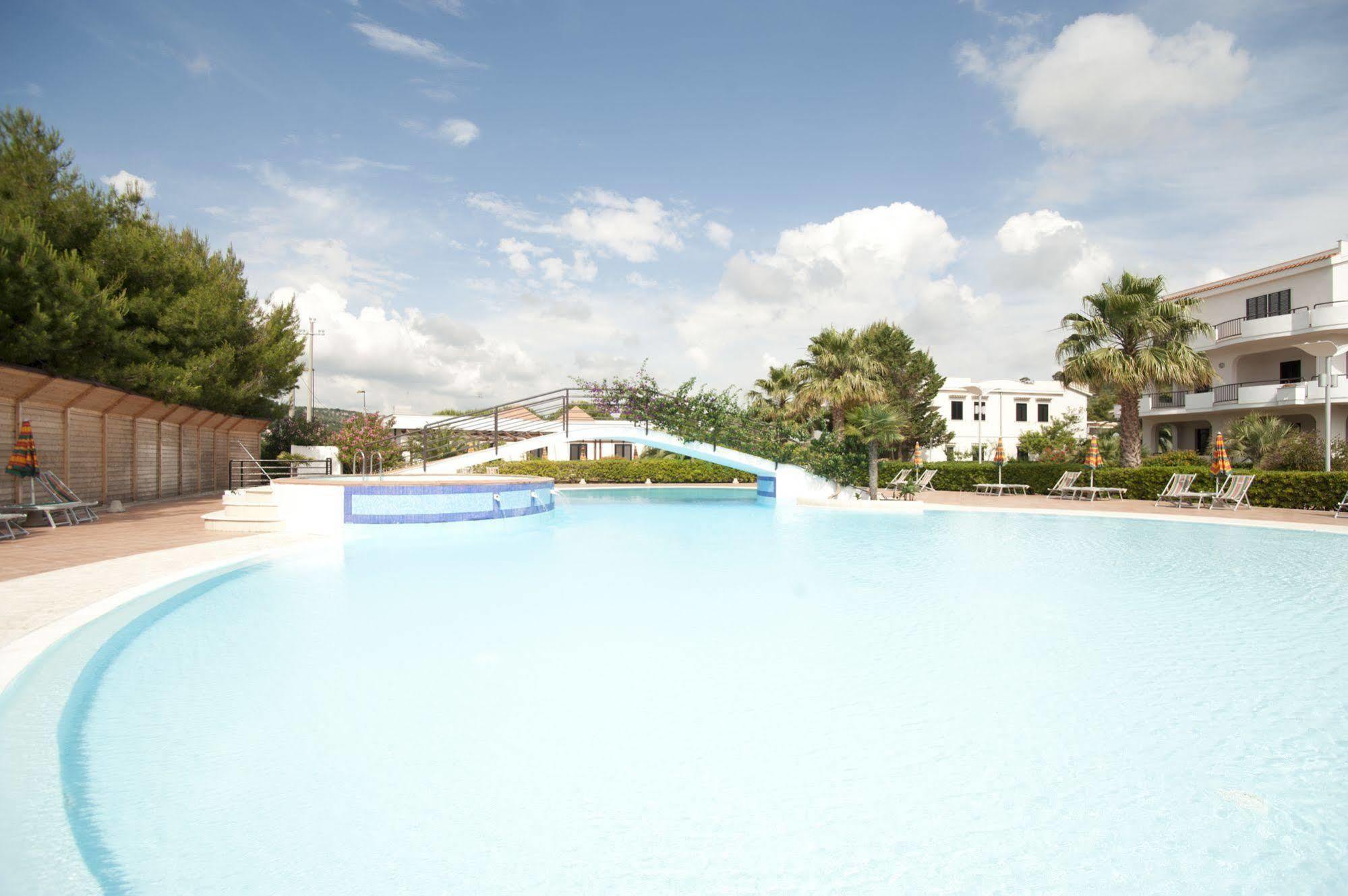 Oasiclub Hotel Vieste Bagian luar foto