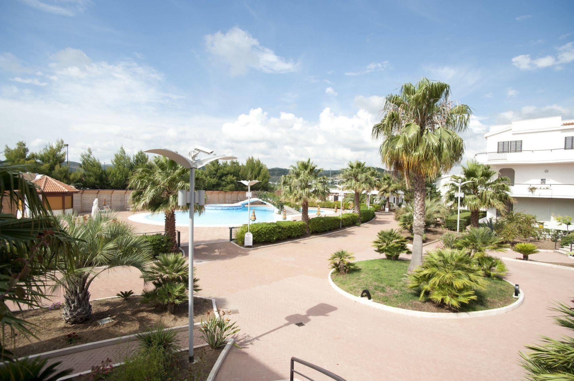 Oasiclub Hotel Vieste Bagian luar foto